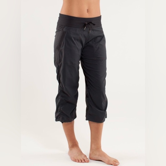 Lululemon Dance Studio Crop - Picture 1 of 16